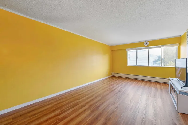 325 11806 88 AVENUE - photo 1 of 25