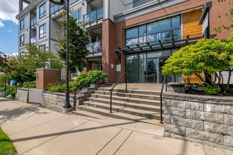 201 13733 107A AVENUE - photo 3 of 25