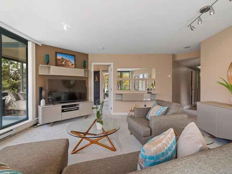 203 13353 108 AVENUE - photo 3 of 25