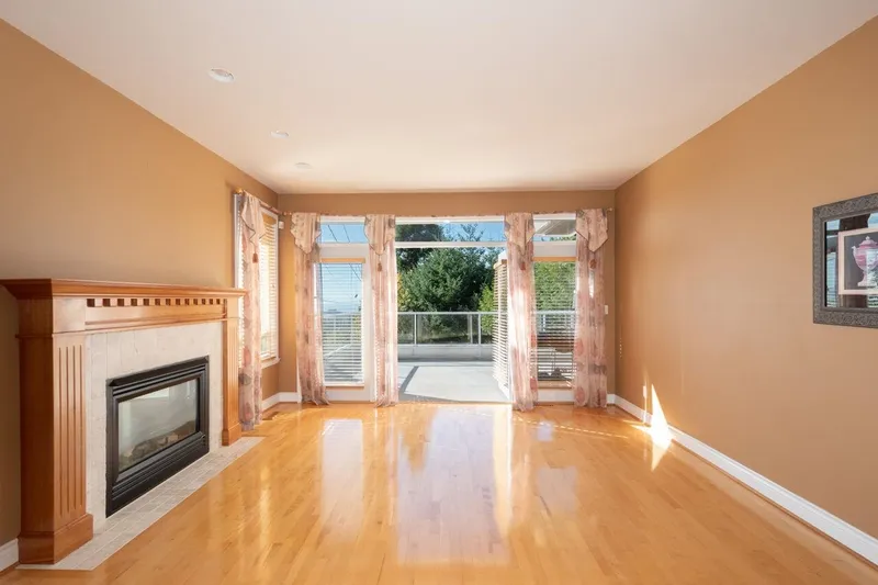 4080 ST. PAULS AVENUE - photo 3 of 25