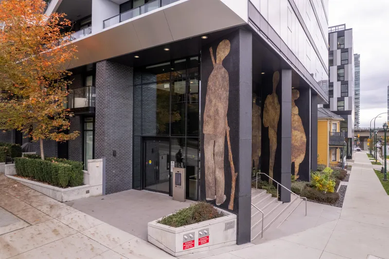 708 889 PACIFIC STREET - photo 2 of 25