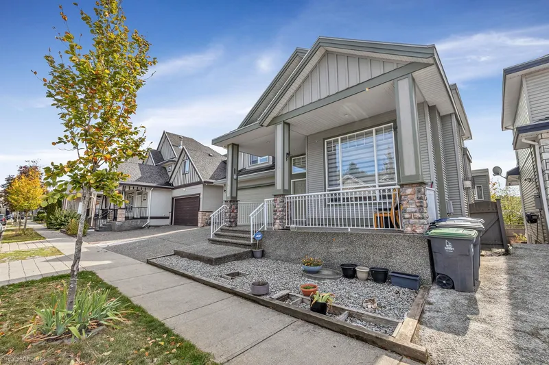 14642 67A AVENUE - photo 3 of 25