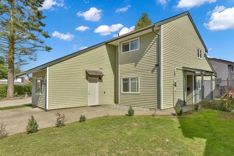 7390 129 STREET - photo 2 of 25