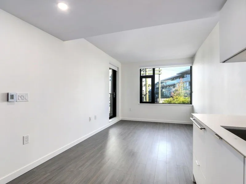 502 210 E 5TH AVENUE - photo 4 of 24