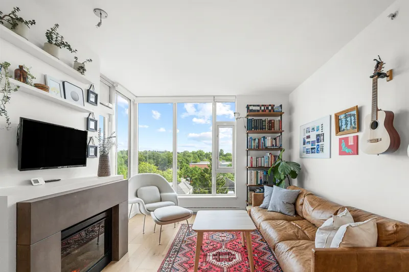 607 2528 MAPLE STREET - photo 2 of 25