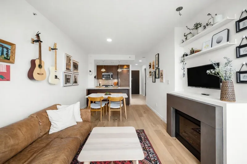 607 2528 MAPLE STREET - photo 4 of 25