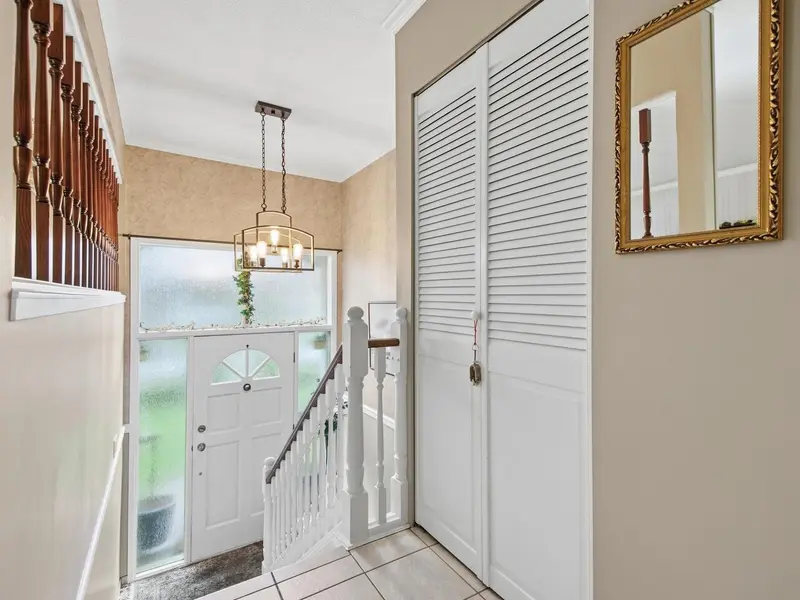 914 LONDON STREET - photo 3 of 25