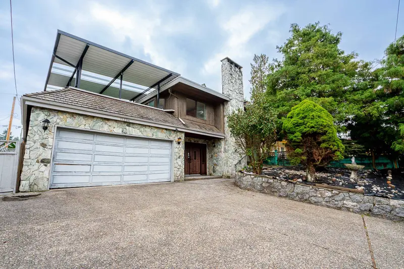 11334 136 STREET - photo 1 of 25