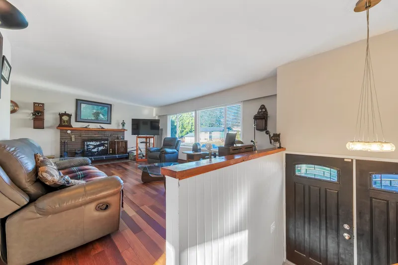 21656 DONOVAN AVENUE - photo 4 of 25