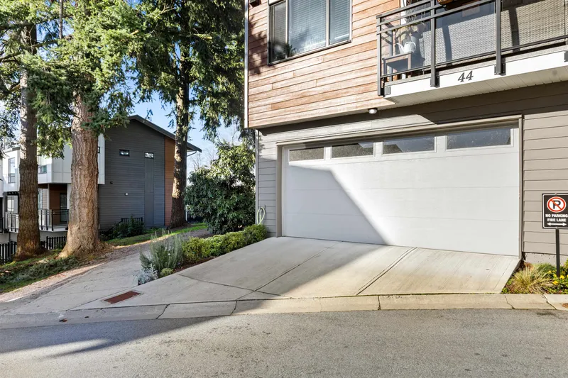 44 16433 19 AVENUE - photo 3 of 25