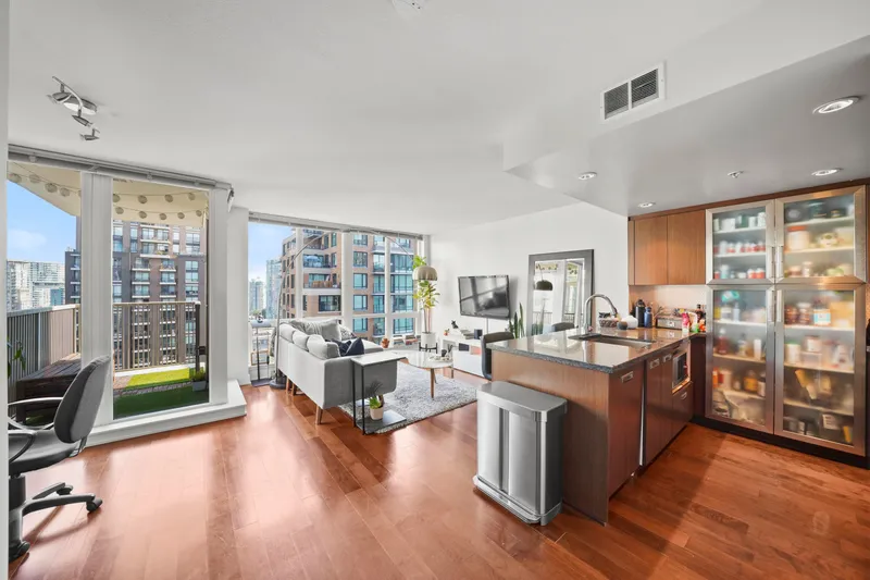 1708 1055 RICHARDS STREET - photo 1 of 25