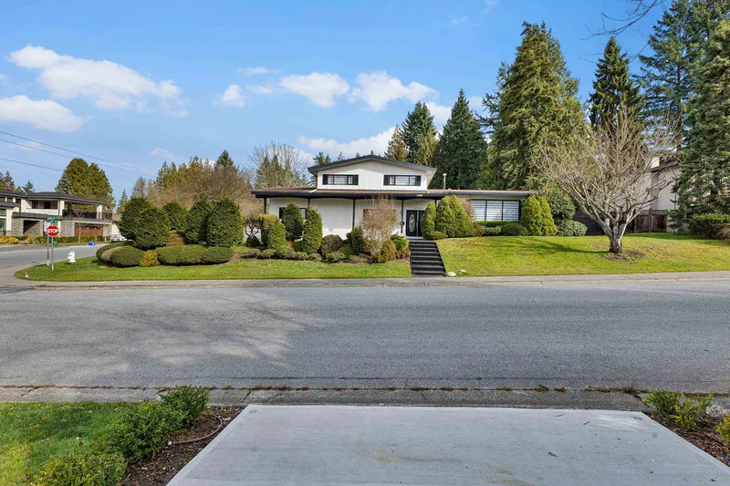 6788 STONEY CRESCENT - photo 2 of 25