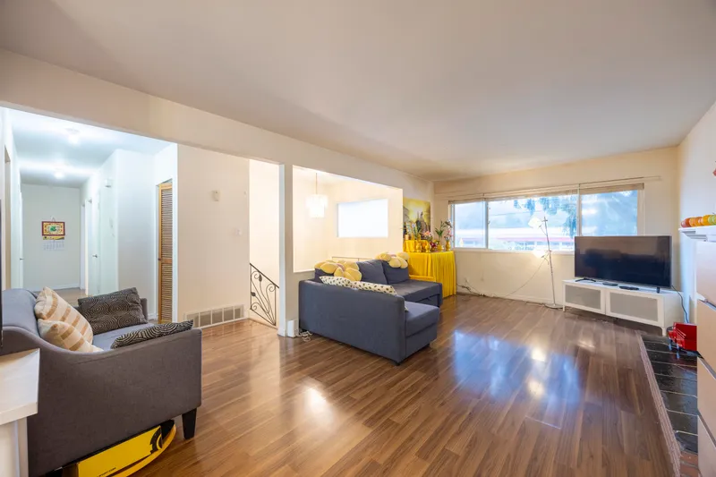 675 DUNCAN AVENUE - photo 4 of 25