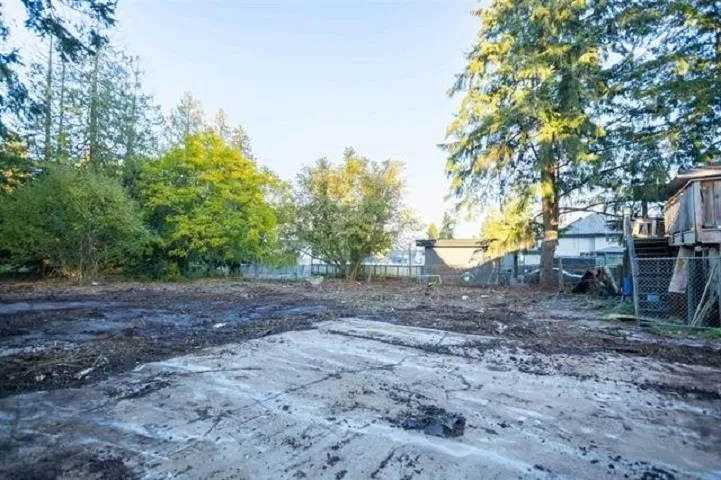 13357 62 AVENUE - photo 4 of 9