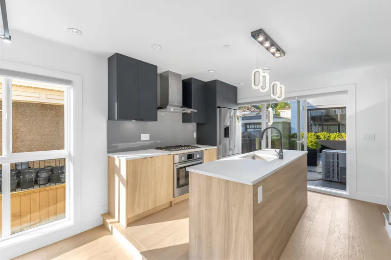 1007 W 58TH AVENUE - photo 2 of 5