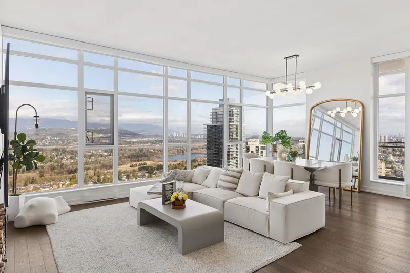 3903 4688 KINGSWAY - photo 1 of 25