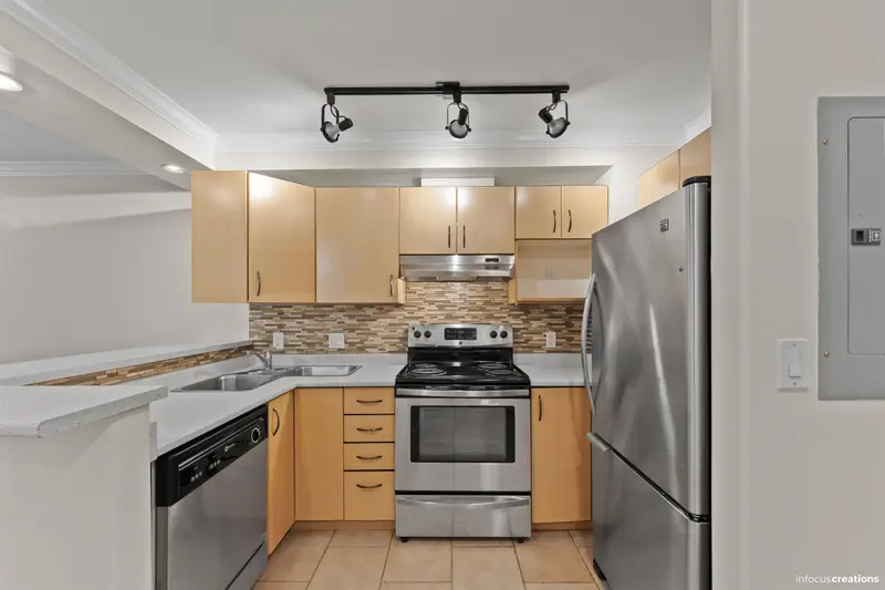 219 20200 56 AVENUE - photo 1 of 17