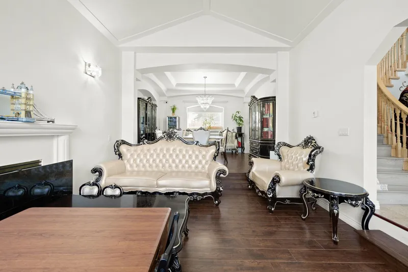 13356 59 AVENUE - photo 4 of 25