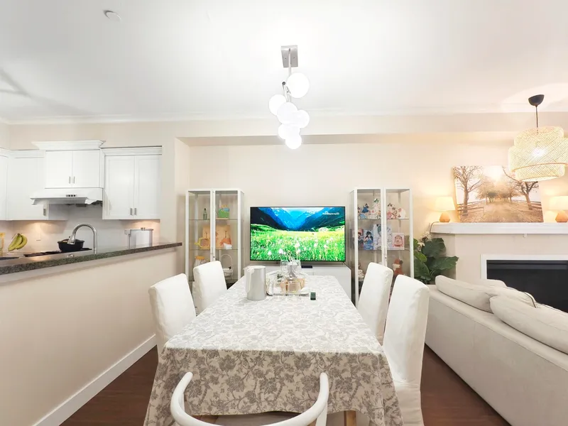 58 7388 MACPHERSON AVENUE - photo 2 of 25