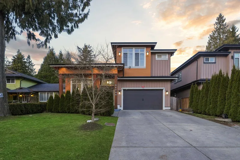 11741 64 AVENUE - photo 2 of 25