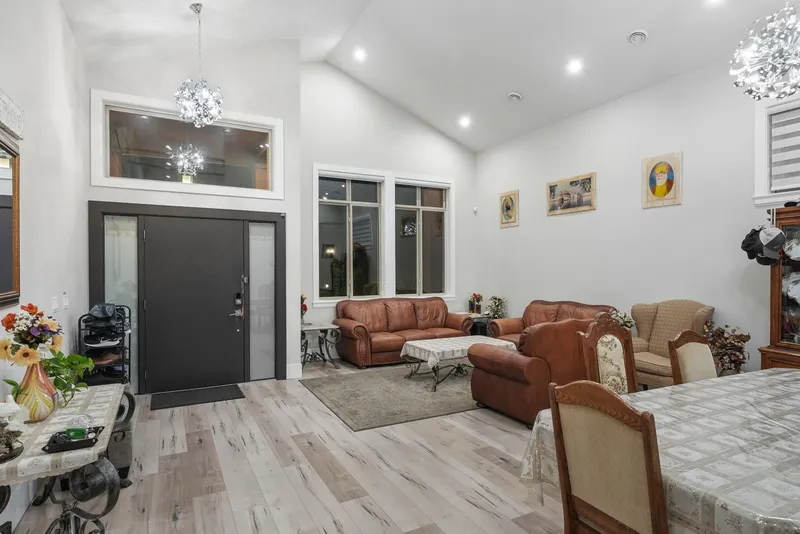 11741 64 AVENUE - photo 4 of 25