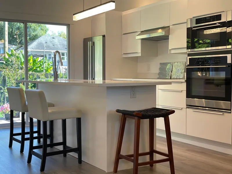 500 DOUGLAS CRESCENT - photo 4 of 13