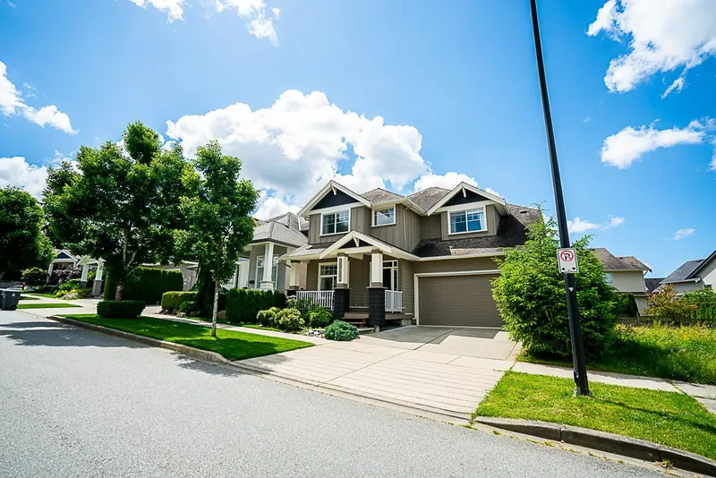 17916 71 AVENUE - photo 2 of 25