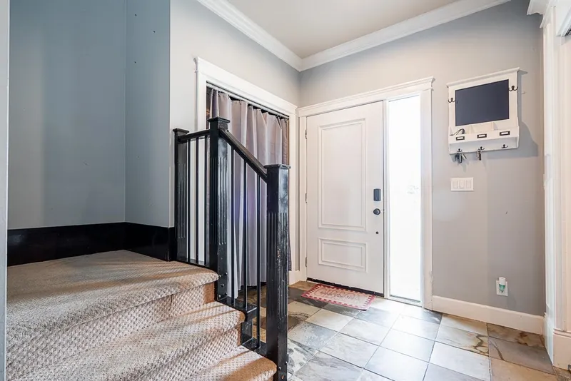 19069 72 AVENUE - photo 4 of 25