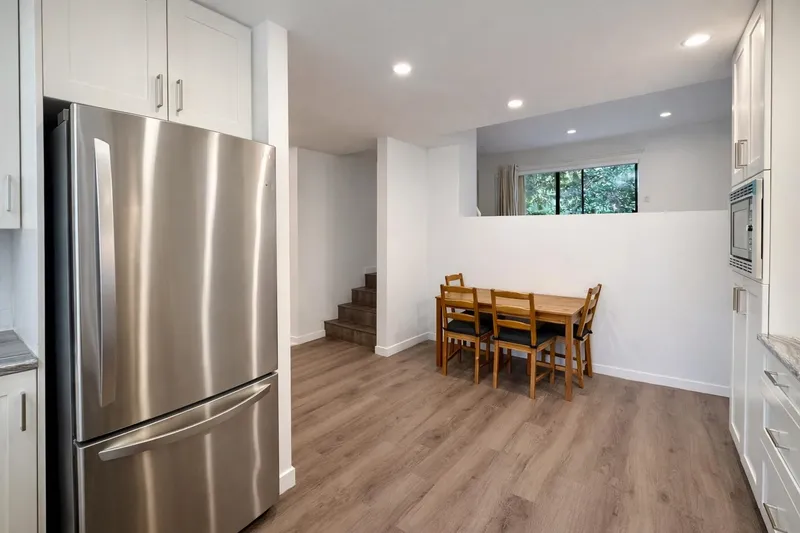 106 511 GATENSBURY STREET - photo 4 of 25