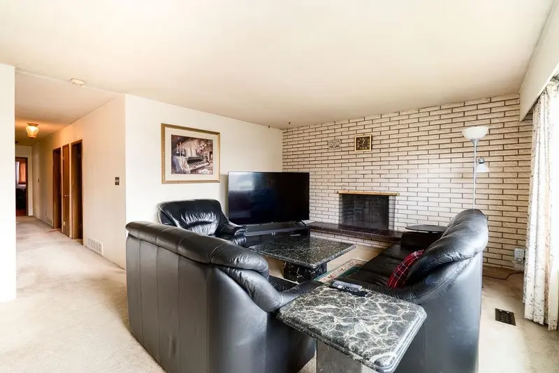 437 E 55TH AVENUE - photo 3 of 25