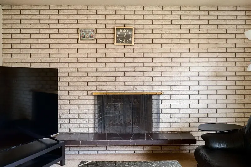 437 E 55TH AVENUE - photo 4 of 25