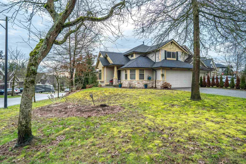 5846 167 STREET - photo 3 of 25