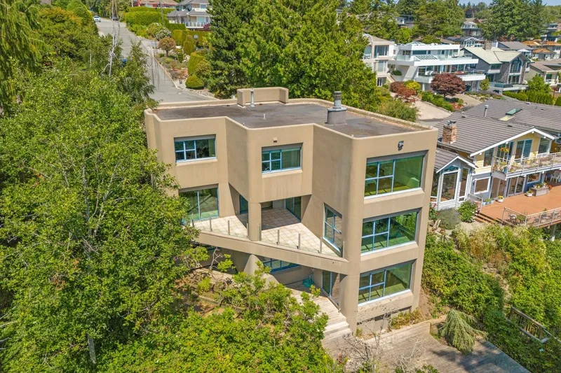 13102 13 AVENUE - photo 1 of 25