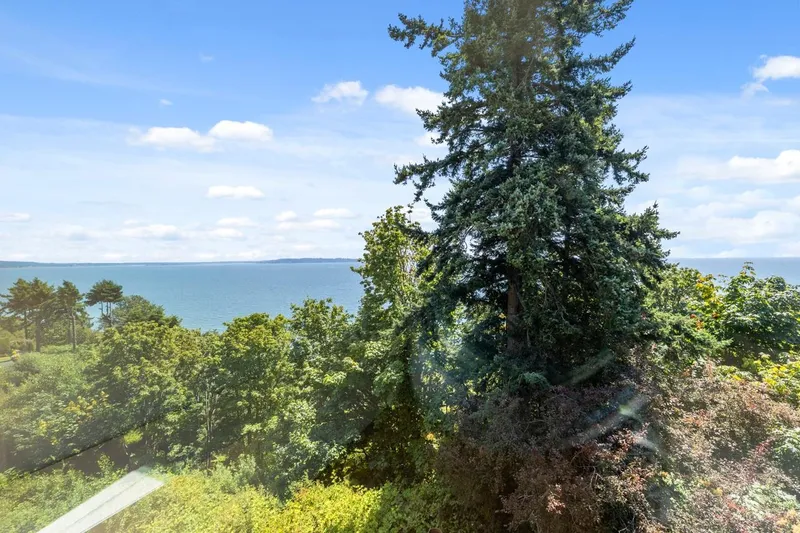 13102 13 AVENUE - photo 3 of 25