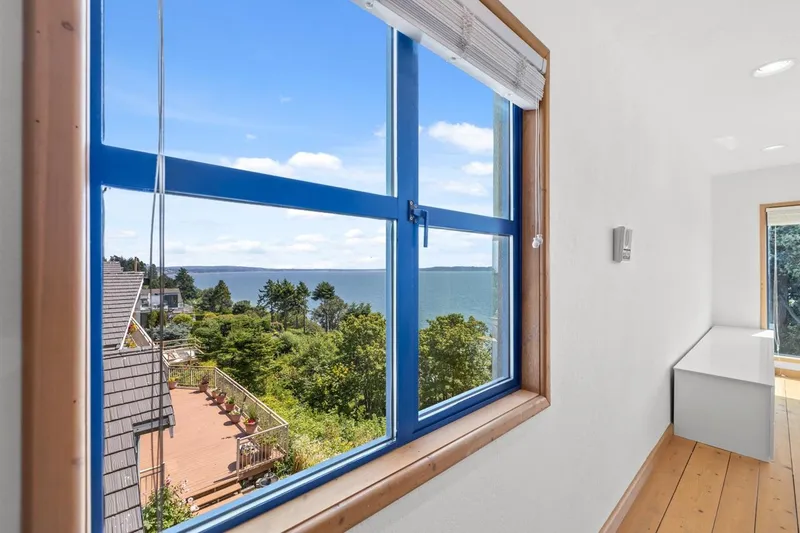 13102 13 AVENUE - photo 4 of 25