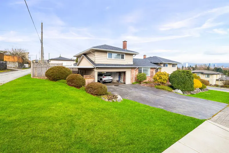 5045 BARKER CRESCENT - photo 3 of 23