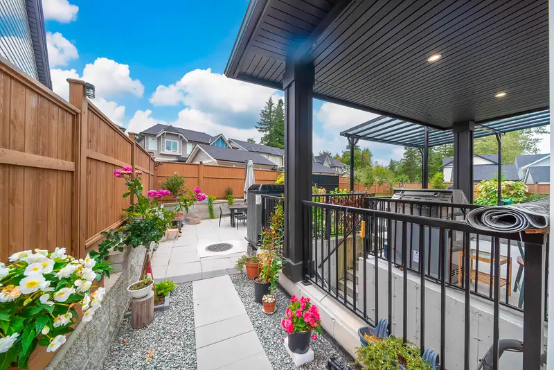 20434 76A AVENUE - photo 2 of 25