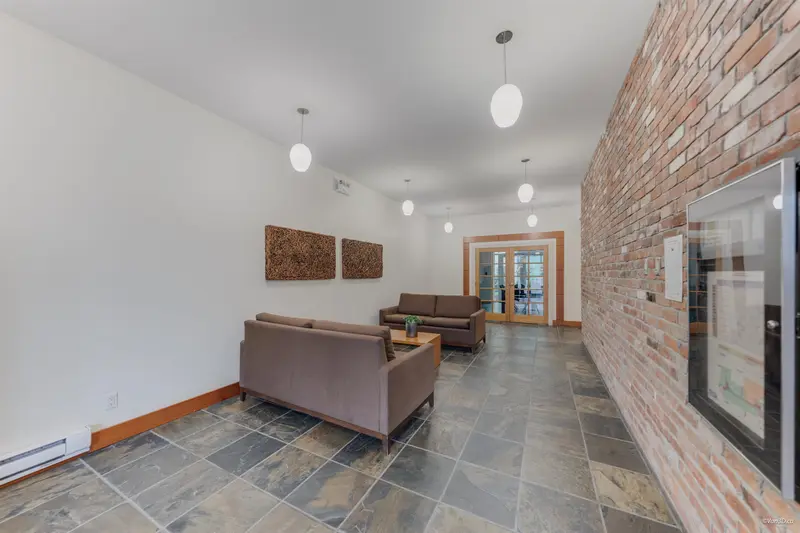 321 2515 ONTARIO STREET - photo 4 of 25