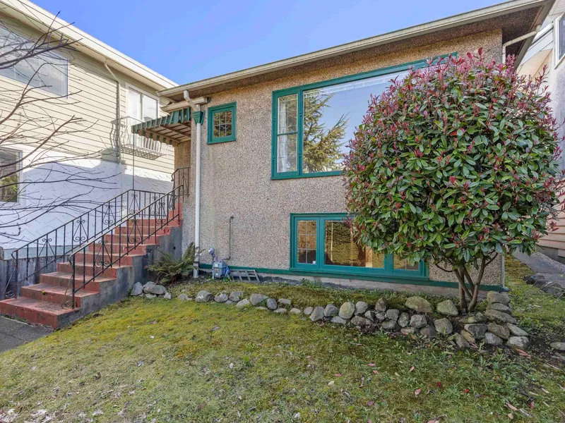 3910 W 10TH AVENUE - photo 4 of 25