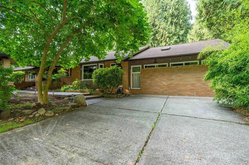 3467 141 STREET - photo 4 of 25