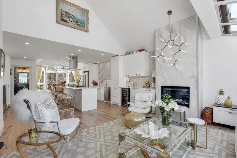 1115 ELM STREET - photo 2 of 17