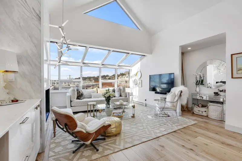 1115 ELM STREET - photo 3 of 17