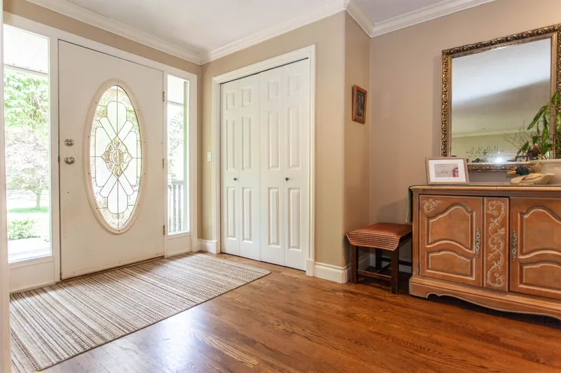 20058 FERNRIDGE CRESCENT - photo 4 of 25