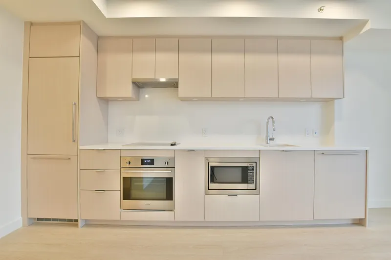 1910 13675 107A AVENUE - photo 2 of 25