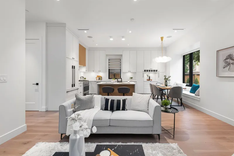 1 878 E 37 AVENUE - photo 2 of 25