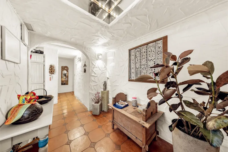 1670 AYLESLYNN DRIVE - photo 3 of 25