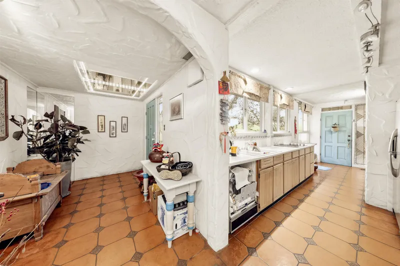 1670 AYLESLYNN DRIVE - photo 4 of 25