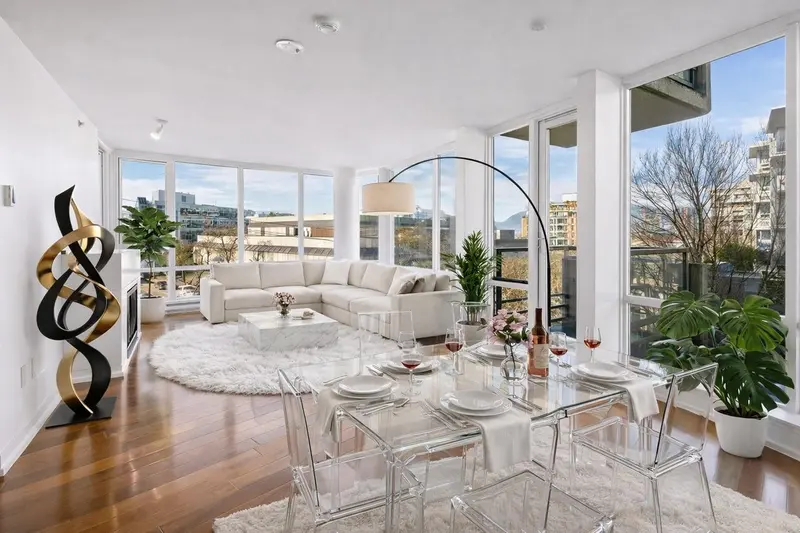 404 1690 W 8TH AVENUE - photo 1 of 25