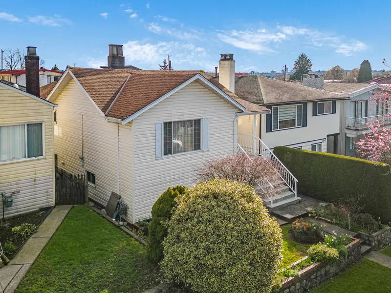 2958 E 4TH AVENUE - photo 3 of 23