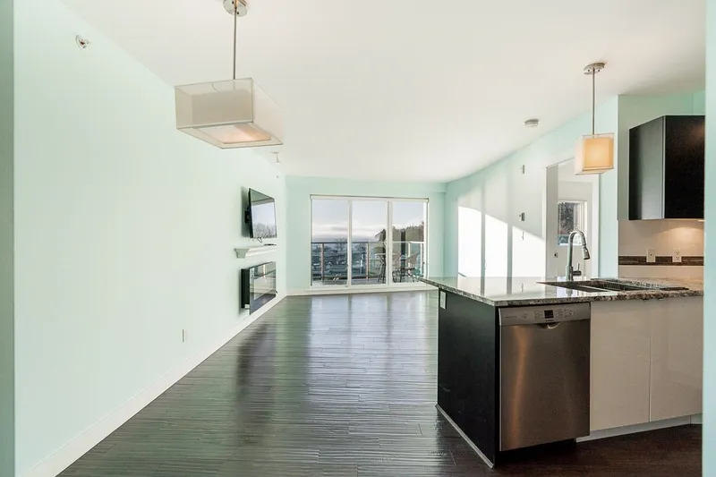 603 14955 VICTORIA AVENUE - photo 3 of 25